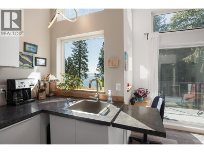 7835 REDROOFFS Road | Halfmoon Bay British Columbia | Slide Image Eight