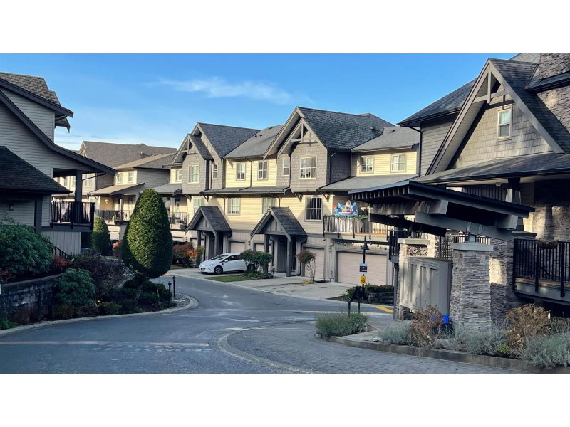 9525 204 Street Langley British Columbia, V1M 0B9 - 4 Bedrooms Condo For Sale