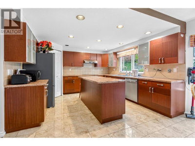 1599 PLATEAU Crescent | Coquitlam British Columbia | Slide Image Nine