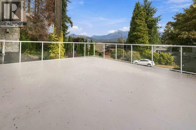 734 CARLETON Drive Port Moody British Columbia, V3H 3K6 - 6 Bedrooms Home For Sale