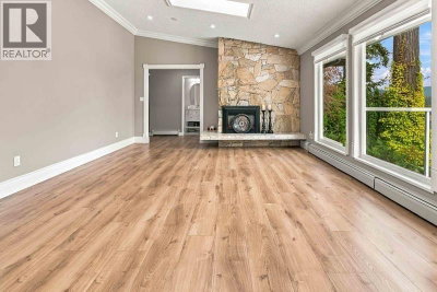 734 CARLETON Drive | Port Moody British Columbia | Slide Image Six