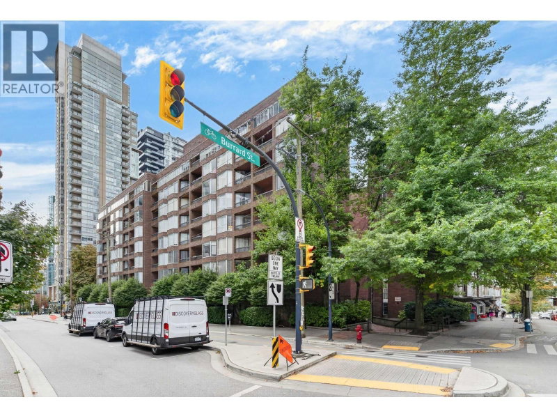 950 DRAKE Street Vancouver British Columbia, V6Z 2B9 - Condo For Sale