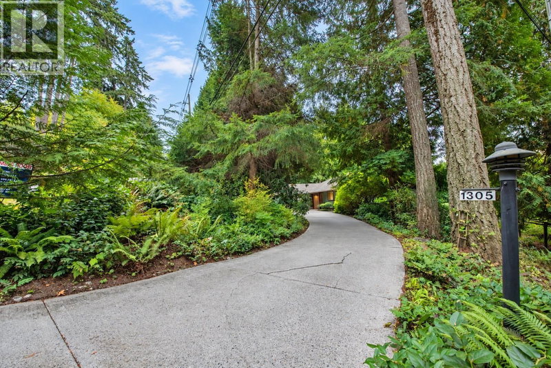 1305 GOWER POINT Road Gibsons British Columbia, V0N 1V3 - 4 Bedrooms Home For Sale