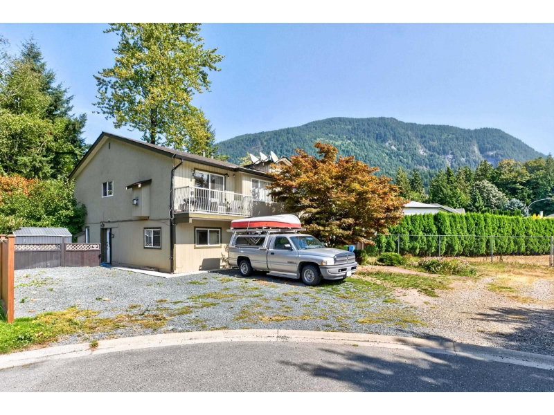 808 RAMONA Place Harrison Hot Springs British Columbia, V0M 1K0 - 4 Bedrooms Condo For Sale