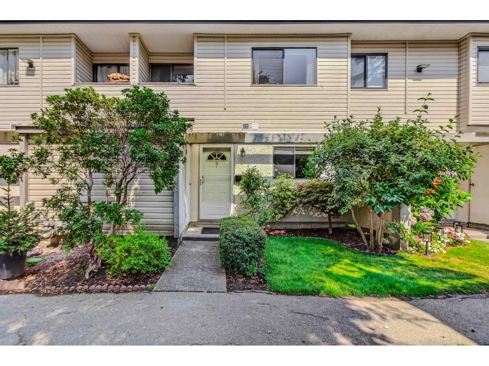 20390 53 Avenue, Langley, British Columbia V3A 5T9