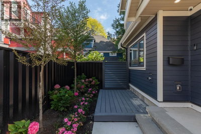 22 14TH Avenue | Vancouver British Columbia | Slide Image Fourteen