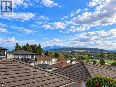 5957 WOODSWORTH Street | Burnaby British Columbia | Slide Image Three