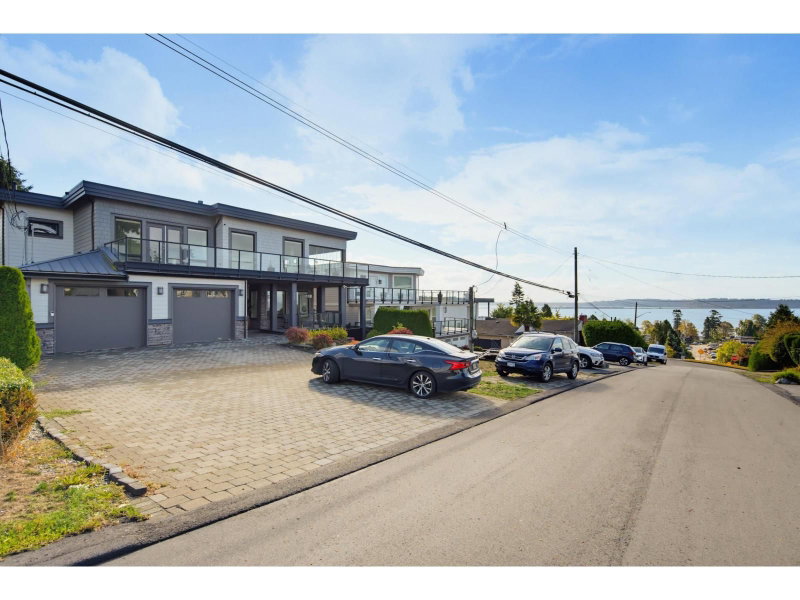 1040 LEE Street White Rock British Columbia, V4B 4P1 - 6 Bedrooms Home For Sale