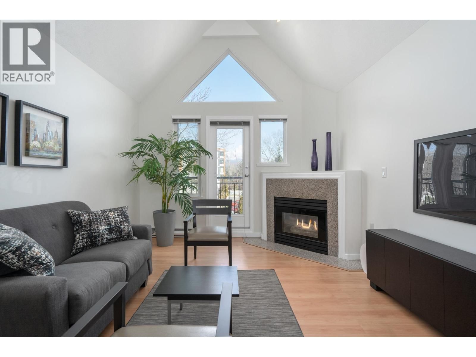 1928 11TH Avenue, Vancouver, British Columbia V5N 1Z2
