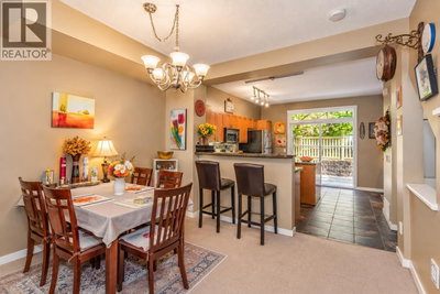 2200 PANORAMA Drive | Port Moody British Columbia | Slide Image Ten