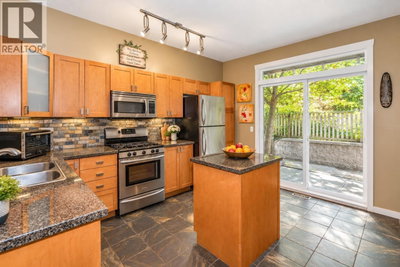 2200 PANORAMA Drive | Port Moody British Columbia | Slide Image Twelve