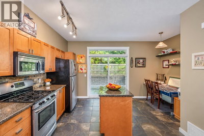 2200 PANORAMA Drive | Port Moody British Columbia | Slide Image Thirteen