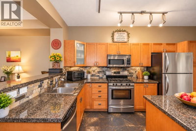 2200 PANORAMA Drive | Port Moody British Columbia | Slide Image Fourteen