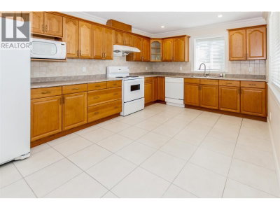 1583 PARKWAY Boulevard | Coquitlam British Columbia | Slide Image Thirty-two