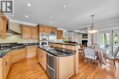 1583 PARKWAY Boulevard | Coquitlam British Columbia | Slide Image Eight