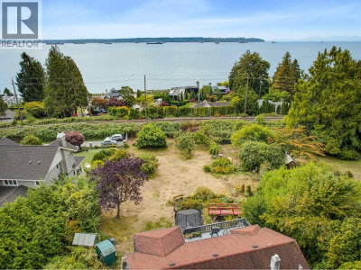 2820 MARINE Drive | West Vancouver British Columbia | Slide Image Thirteen