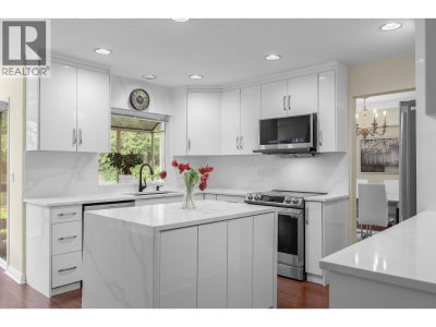 57 FOXWOOD Drive | Port Moody British Columbia | Slide Image Nine