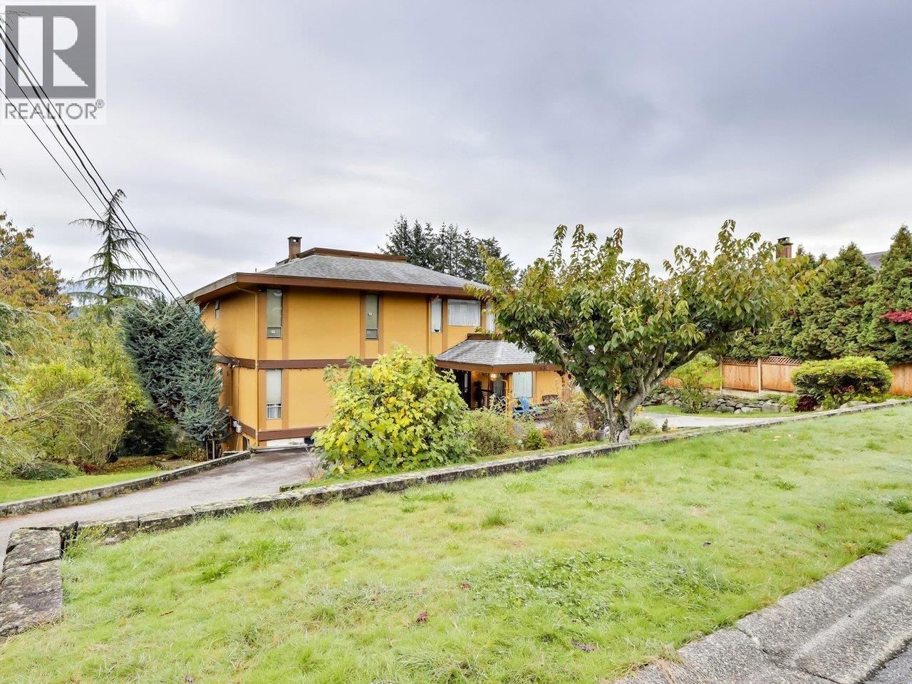 534 BEACHVIEW Drive, North Vancouver, British Columbia V7G 1P9