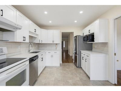 32691 GARIBALDI Drive | Abbotsford British Columbia | Slide Image Eight