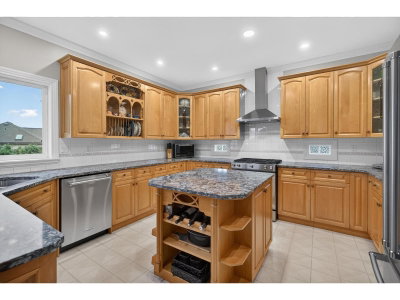 18055 98 Avenue | Surrey British Columbia | Slide Image Ten