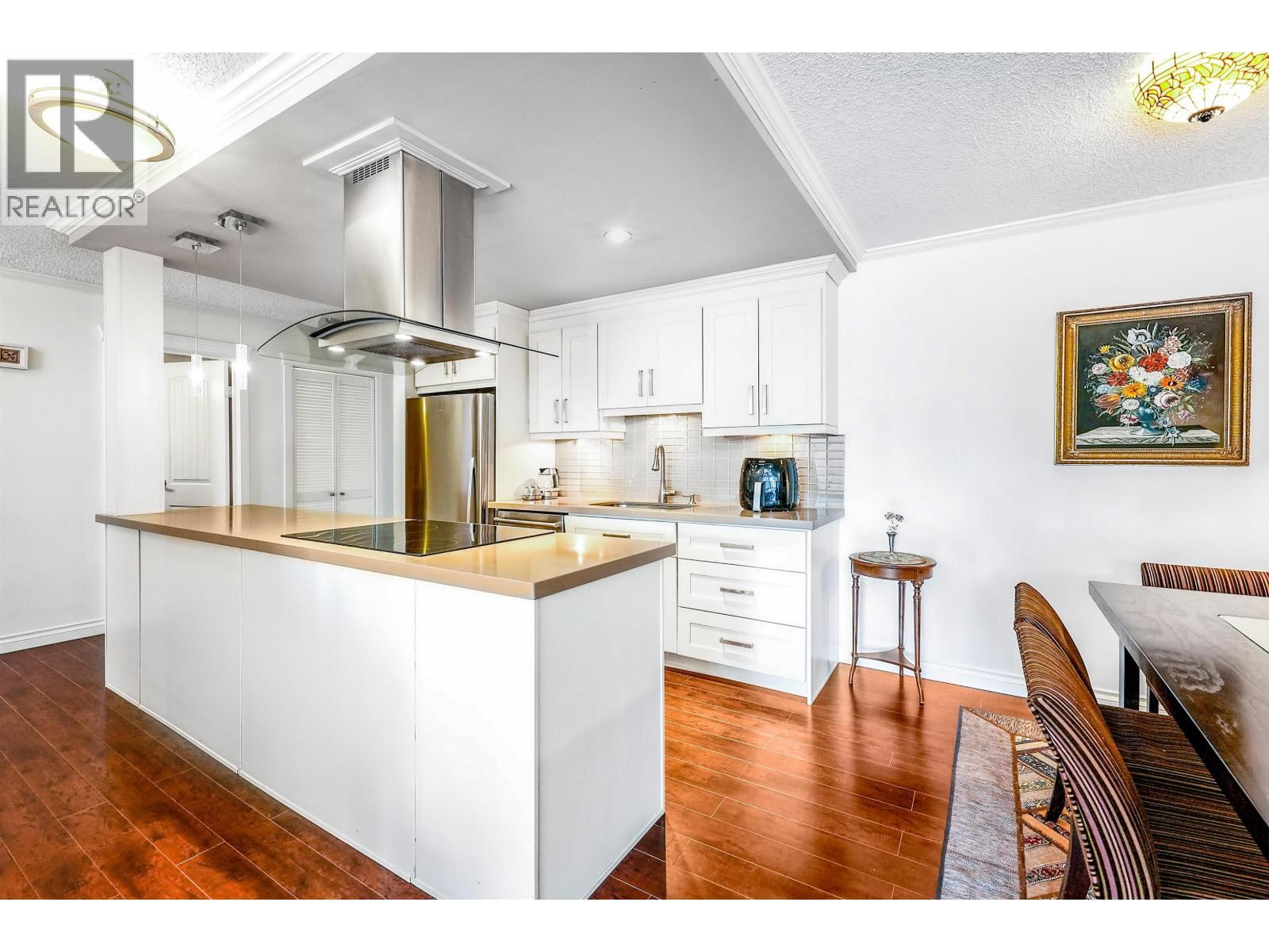 2020 FULLERTON Avenue, North Vancouver, British Columbia V7P 3G3