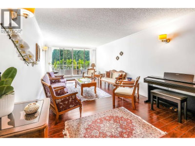 2020 FULLERTON Avenue | North Vancouver British Columbia | Slide Image Eight