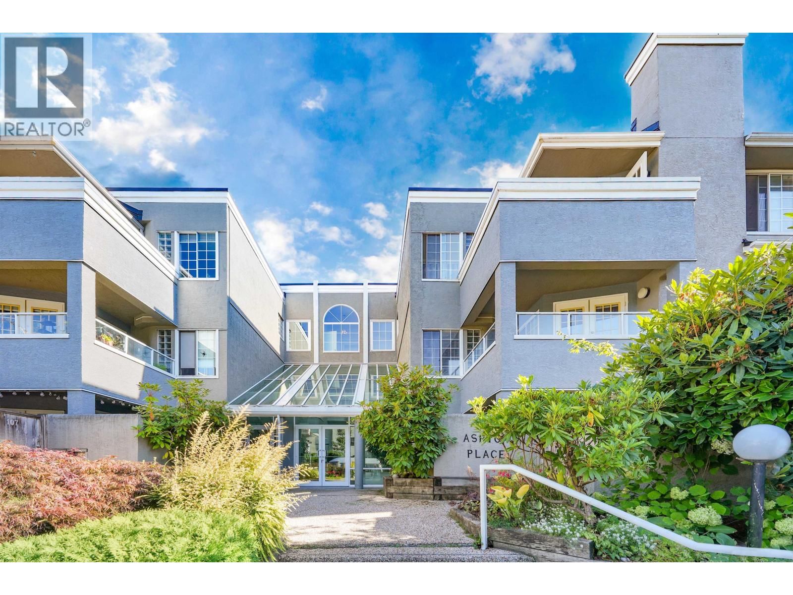 125 18TH Street, North Vancouver, British Columbia V7M 1W5