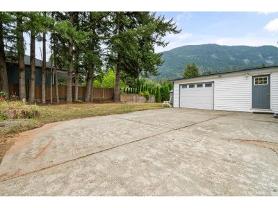411 EMERALD Avenue | Harrison Hot Springs British Columbia | Slide Image Thirty-three
