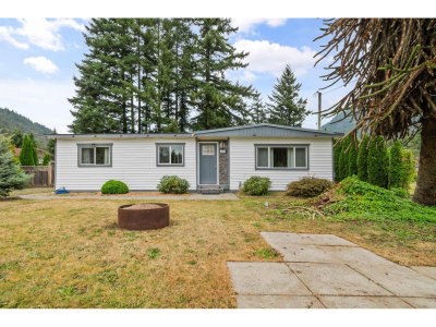 411 EMERALD Avenue | Harrison Hot Springs British Columbia | Slide Image Four