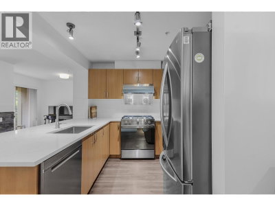 200 KLAHANIE Drive | Port Moody British Columbia | Slide Image Six