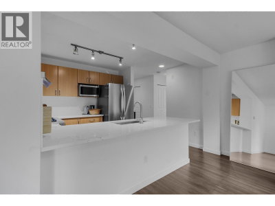 200 KLAHANIE Drive | Port Moody British Columbia | Slide Image Seven