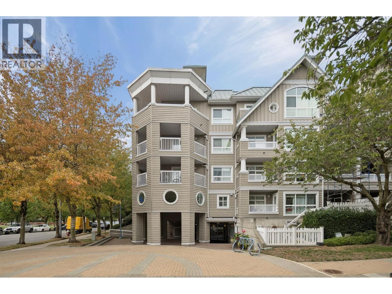 5900 DOVER Crescent, Richmond, British Columbia V7C 5R4