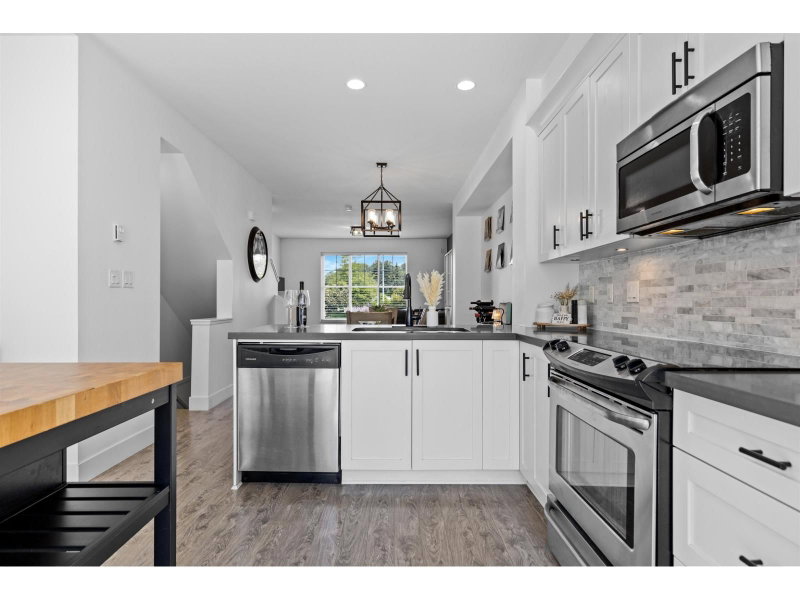 16228 16 Avenue Surrey British Columbia, V4A 1S7 - 4 Bedrooms Condo For Sale