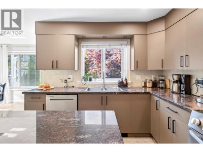 2020 PARKWAY Boulevard | Coquitlam British Columbia | Slide Image Thirteen