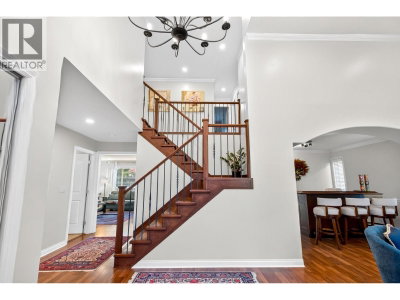 2020 PARKWAY Boulevard | Coquitlam British Columbia | Slide Image Four