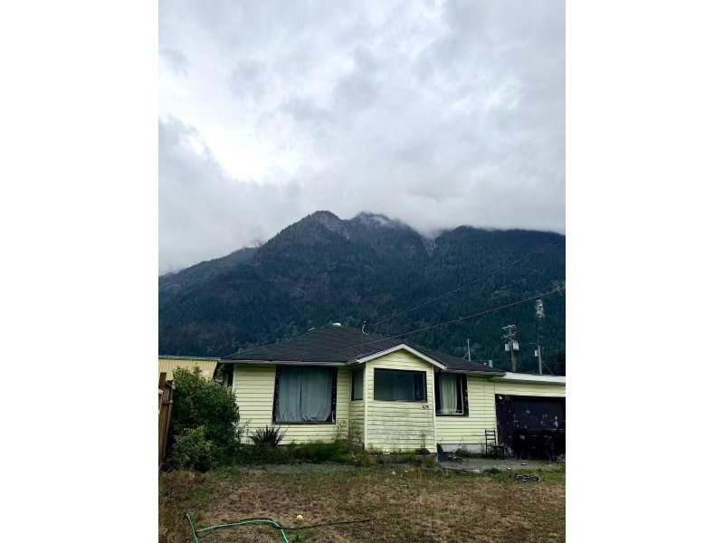 626 HUDSON BAY Street Hope British Columbia, V0X 1L4 - 3 Bedrooms Home For Sale