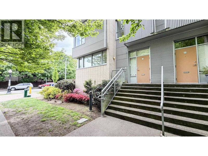390 11TH Avenue Vancouver British Columbia, V5T 4V9 - 3 Bedrooms Condo For Sale