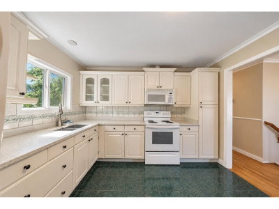 14490 106A Avenue | Surrey British Columbia | Slide Image Ten
