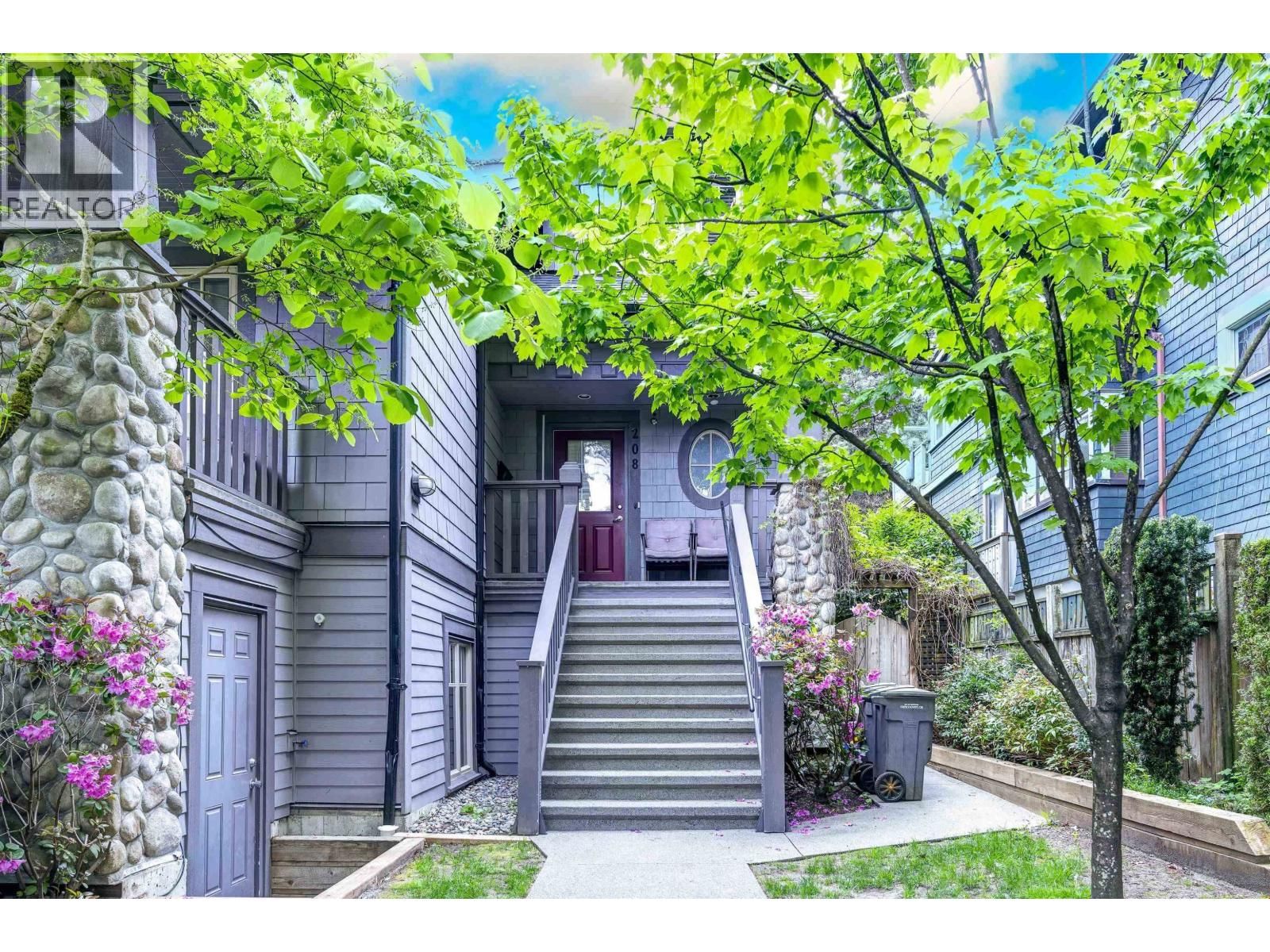 208 13TH Avenue, Vancouver, British Columbia V5Y 1V9
