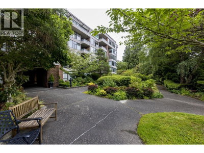 4101 YEW Street | Vancouver British Columbia | Slide Image Thirty-two