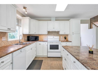 21556 86A Crescent | Langley British Columbia | Slide Image Twenty