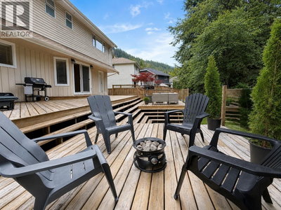 1510 MACDONALD Place | Squamish British Columbia | Slide Image Eighteen