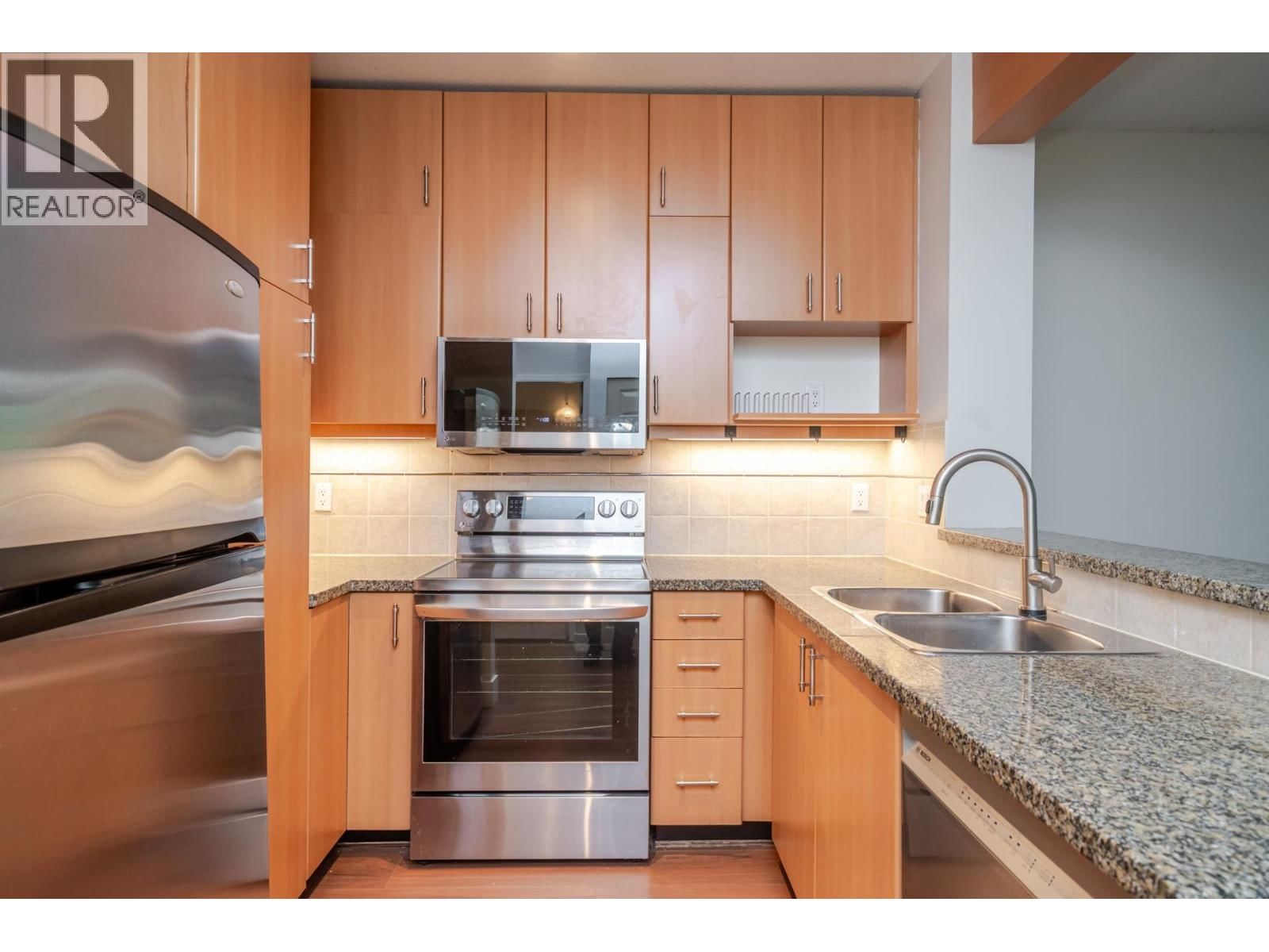 580 RAVEN WOODS Drive, North Vancouver, British Columbia V7G 2T2