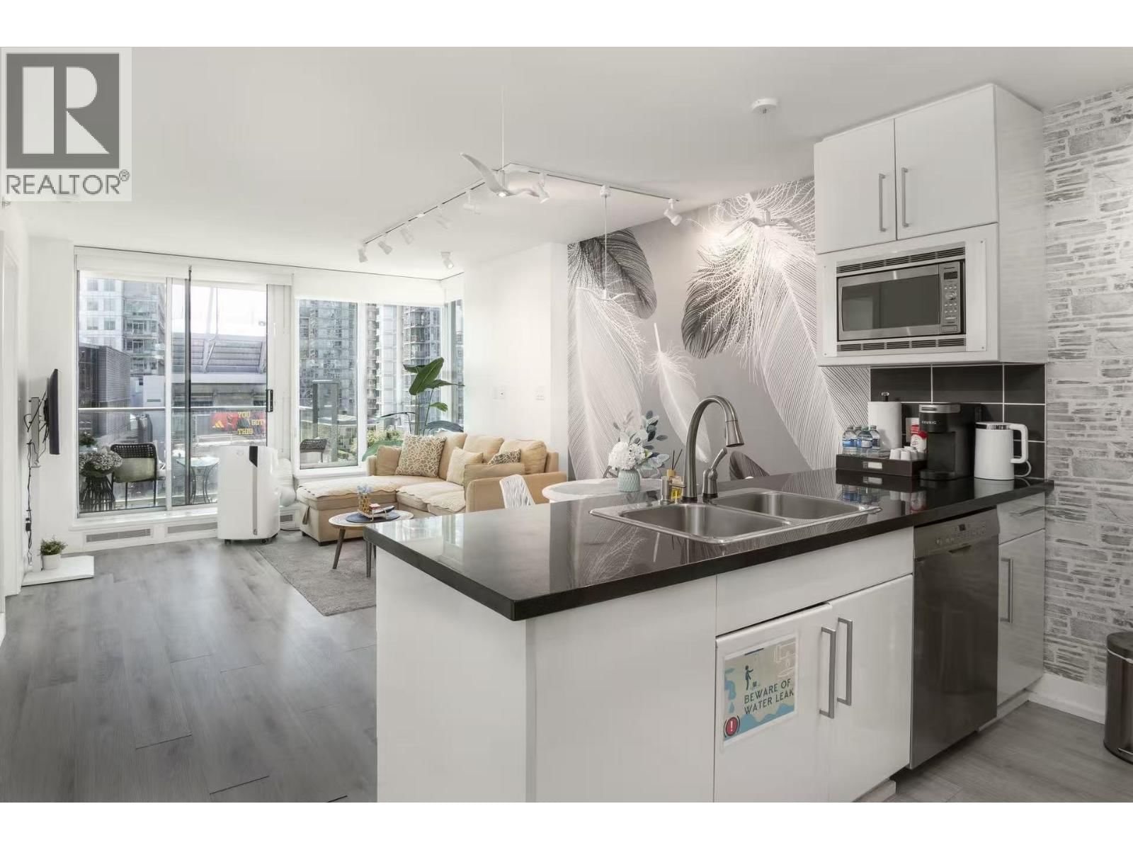 689 ABBOTT Street, Vancouver, British Columbia V6B 0J2
