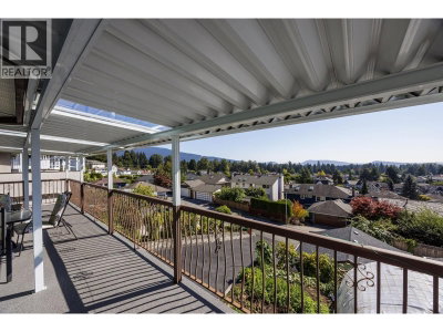 557 TEMPE Crescent | North Vancouver British Columbia | Slide Image Seventeen