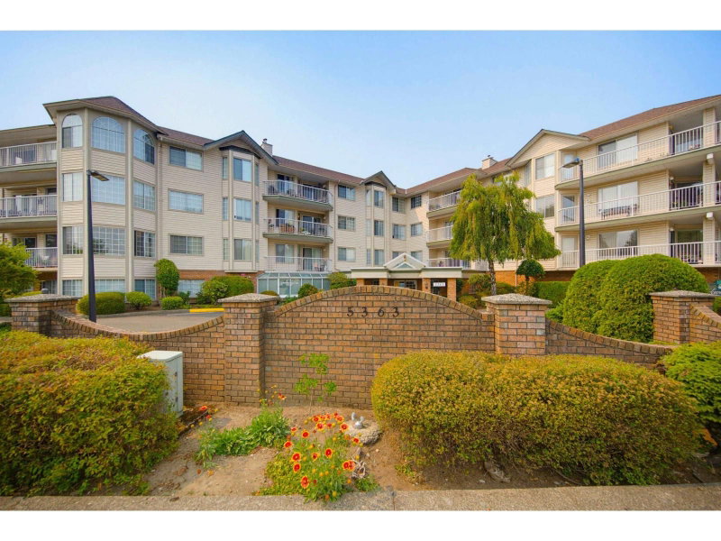 5363 206 Street Langley British Columbia, V3A 2C5 - 2 Bedrooms Condo For Sale