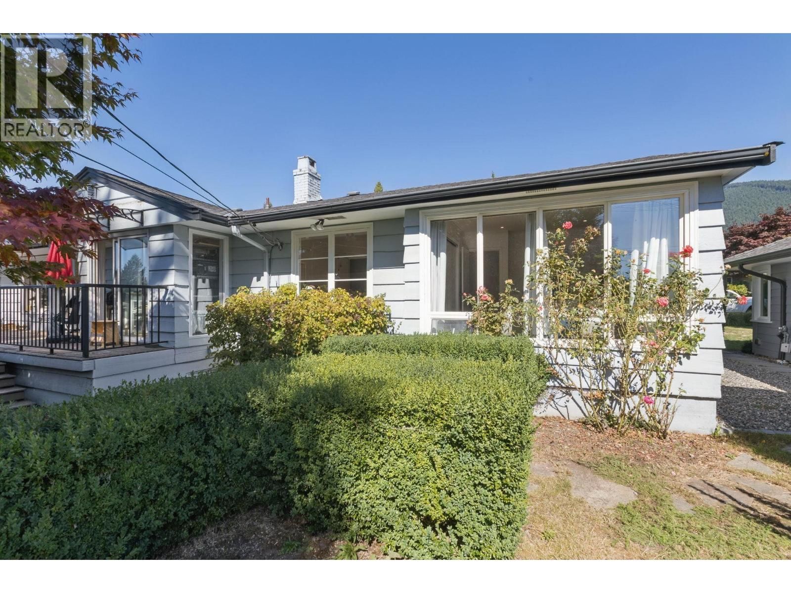915 WENTWORTH Avenue, North Vancouver, British Columbia V7R 1R8