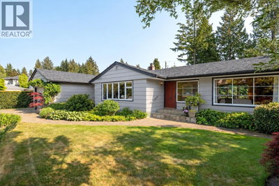 915 WENTWORTH Avenue | North Vancouver British Columbia | Slide Image Two