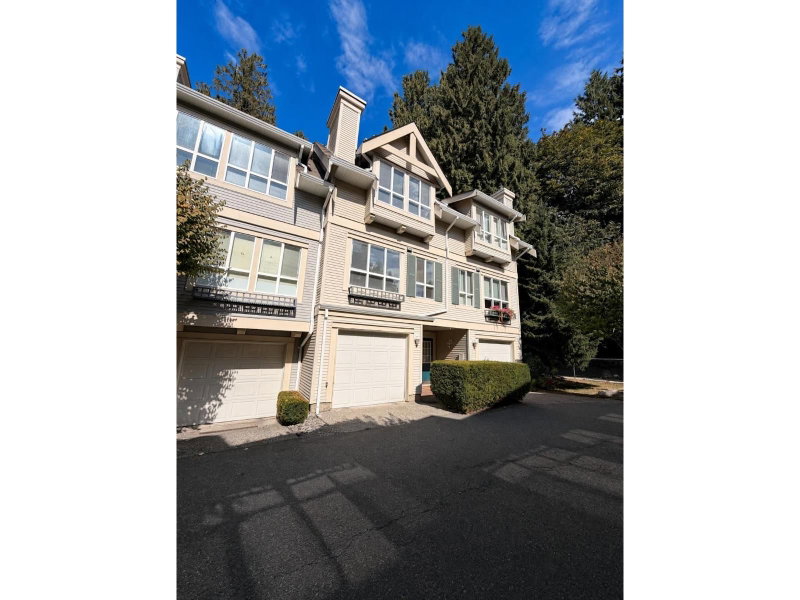 8844 208 Street Langley British Columbia, V1M 3X7 - 2 Bedrooms Condo For Sale