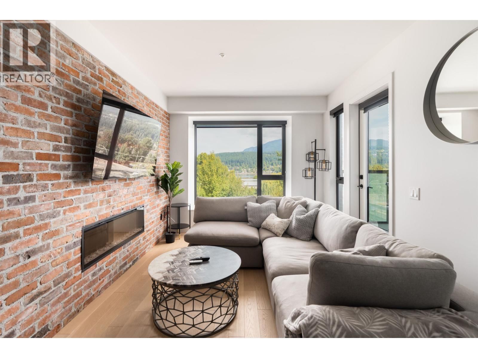 83 MOODY Street, Port Moody, British Columbia V3H 0K7